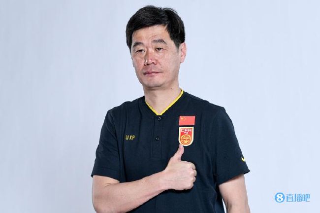 法国媒体TeamFootball报道，多支法国和德国球队有意引进兰斯的30岁进攻型中场伊东纯也。